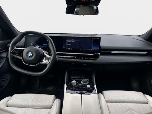 Used 2024 BMW 530i w/ Convenience Package RWD image 10