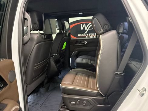 Used 2026 GMC Yukon Denali Ultimate AWD/4WD image 13