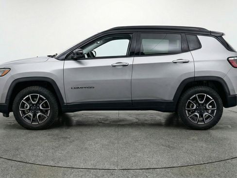Used 2025 Jeep Compass Trailhawk AWD/4WD image 5