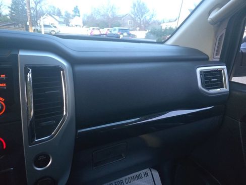 Used 2017 Nissan Titan SV image 23