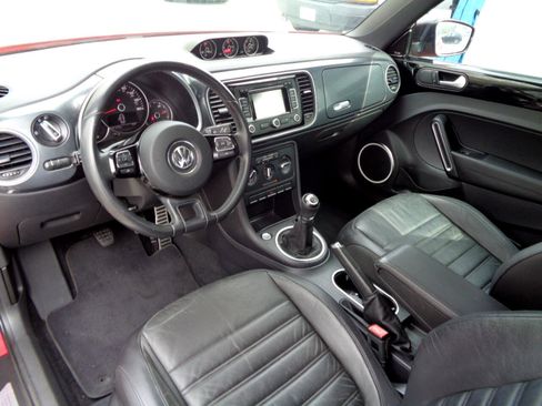 Used 2012 Volkswagen Beetle 2.0T image 5