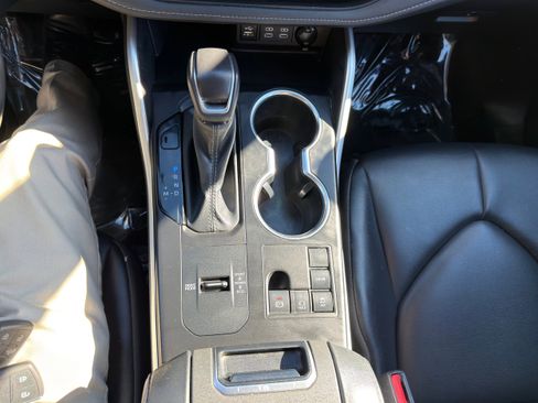 Used 2024 Toyota Highlander LE image 33