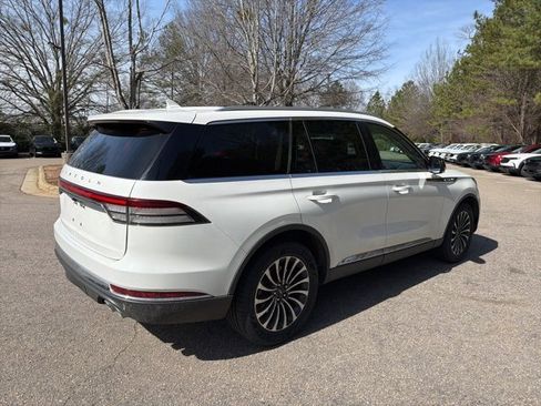 Used 2023 Lincoln Aviator AWD w/ Premium Package image 6