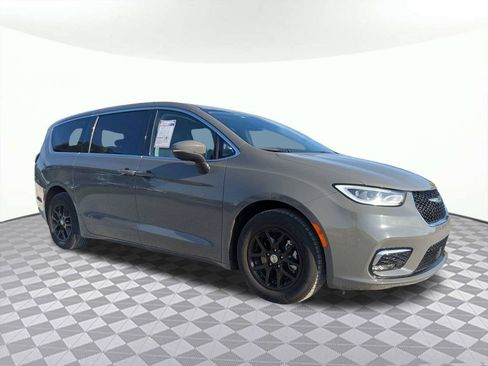 Used 2023 Chrysler Pacifica Touring-L FWD image 1