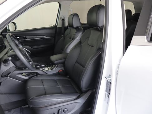 Used 2024 Kia Telluride EX w/ EX Captain's Chair Package AWD/4WD image 8