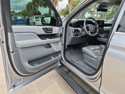 Used 2020 Lincoln Navigator L Reserve w/ Luxury Package AWD/4WD image 8