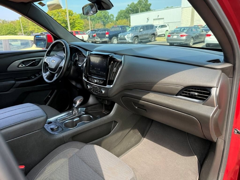 Used 2023 Chevrolet Traverse LT FWD image 23