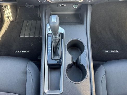Used 2025 Nissan Altima 2.5 SV FWD image 16
