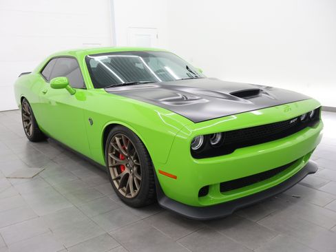 Used 2017 Dodge Challenger SRT Hellcat RWD image 2