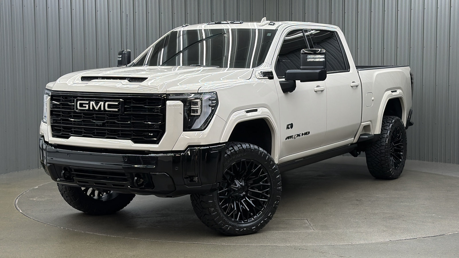 Used 2026 GMC Sierra 2500 AT4X w/ LPO, Black Badging Package AWD/4WD image 1