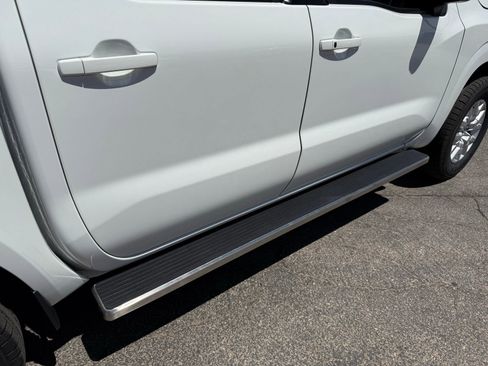 Used 2022 Nissan Frontier SV AWD/4WD image 5