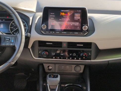 Used 2024 Nissan Rogue SV w/ SV Premium Package AWD/4WD image 17