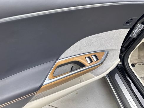 Used 2023 Lucid Air Touring AWD/4WD image 30