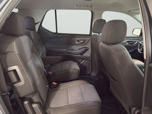 Used 2020 Chevrolet Traverse LT FWD image 17