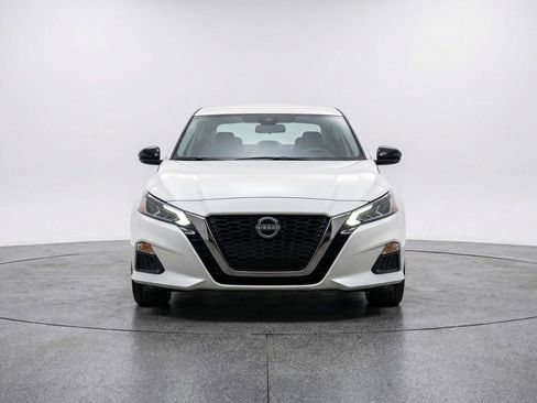 Used 2025 Nissan Altima 2.5 SV FWD image 2