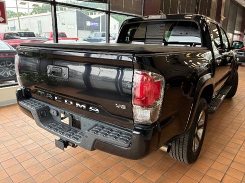 Used 2019 Toyota Tacoma Limited image 8