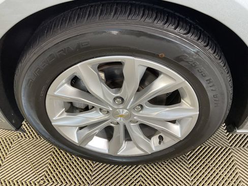 Used 2024 Chevrolet Malibu LT FWD image 5