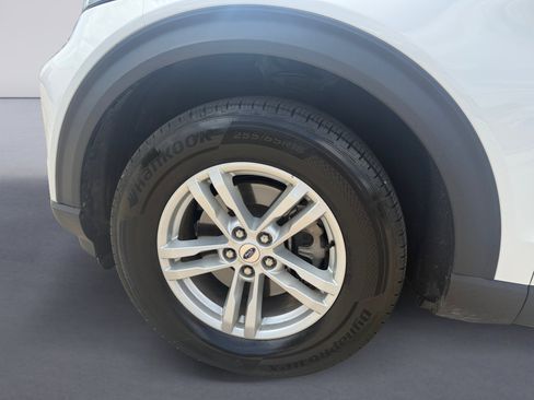 Used 2020 Ford Explorer XLT w/ Equipment Group 202A AWD/4WD image 14