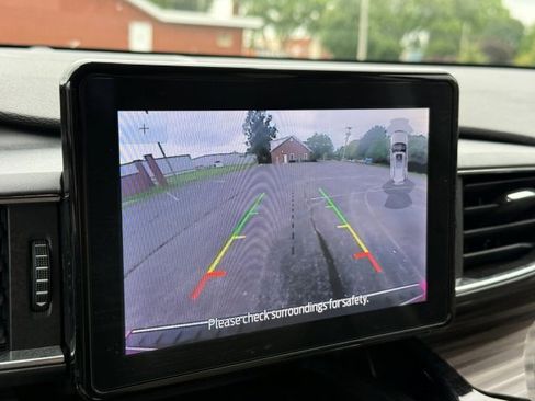 Used 2023 Ford Explorer Limited image 32