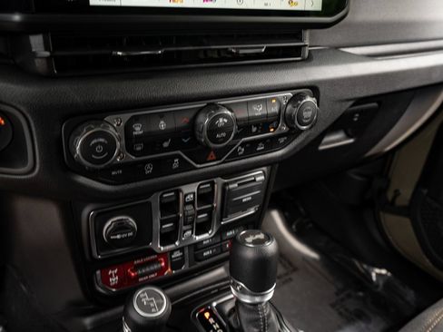 Used 2025 Jeep Wrangler Unlimited Sport AWD/4WD image 25