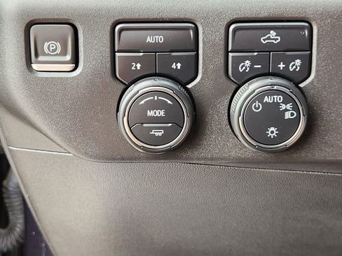 Used 2023 Chevrolet Silverado 1500 LT AWD/4WD image 21