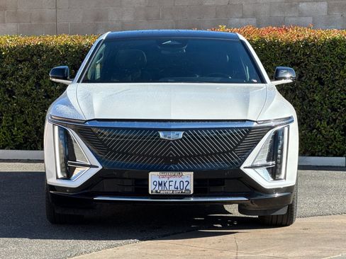 Certified 2024 Cadillac Lyriq Luxury AWD/4WD image 9