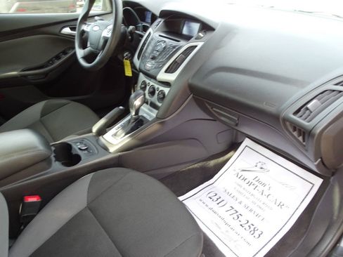 Used 2014 Ford Focus SE w/ SE Winter Package FWD image 31