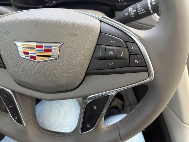 Used 2017 Cadillac XT5 Luxury w/ Driver Awareness Package FWD image 18