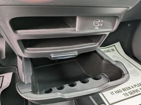 Used 2026 Chrysler Pacifica Select image 23