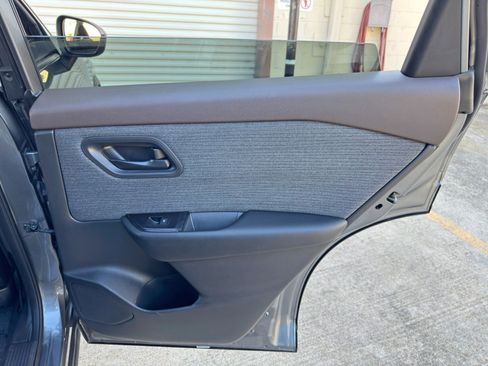 Used 2023 Nissan Rogue S FWD image 37