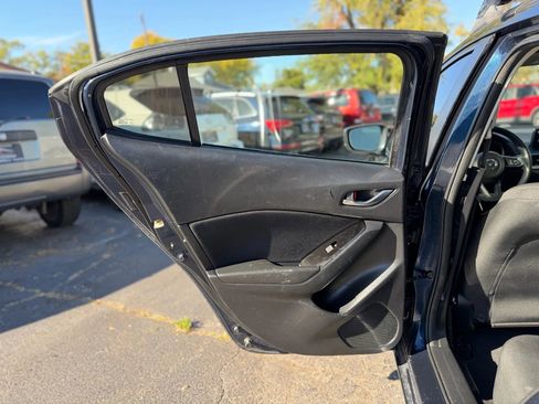 Used 2018 MAZDA MAZDA3 Sport image 13