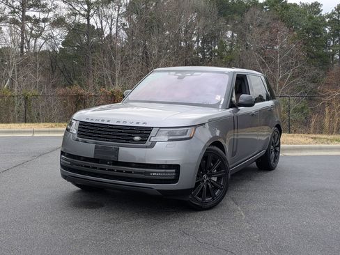 Used 2023 Land Rover Range Rover SE image 1