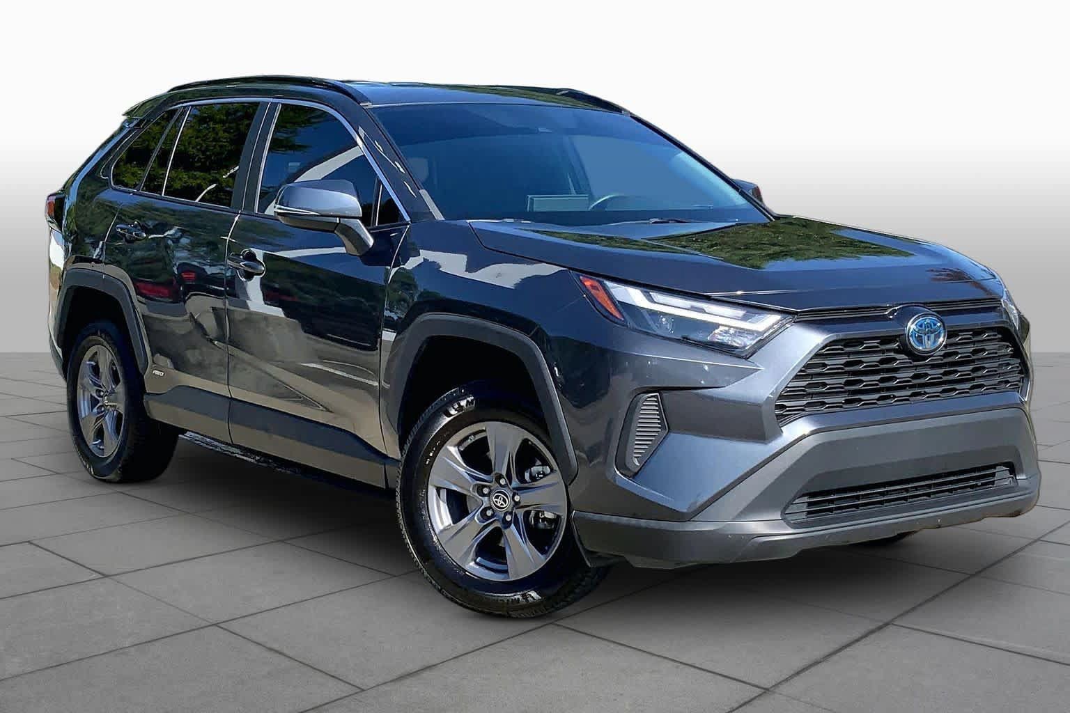Used 2024 Toyota RAV4 LE AWD/4WD image 3