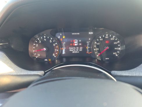 Used 2025 Jeep Compass Latitude AWD/4WD image 2