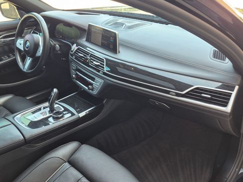 Used 2022 BMW 750i xDrive w/ Executive Package AWD/4WD image 25