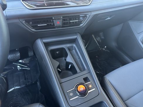 Used 2025 Volkswagen Tiguan SE w/ Panoramic Sunroof Package AWD/4WD image 27