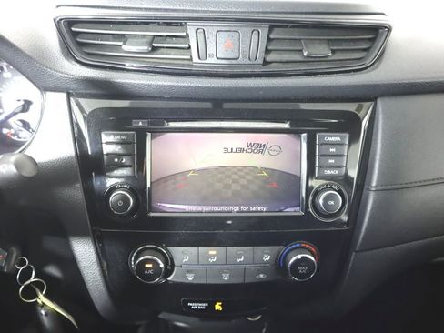 Used 2018 Nissan Rogue S image 13