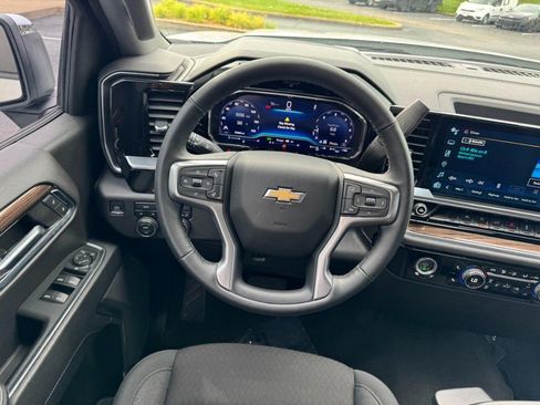 Used 2024 Chevrolet Silverado 1500 LT AWD/4WD image 12