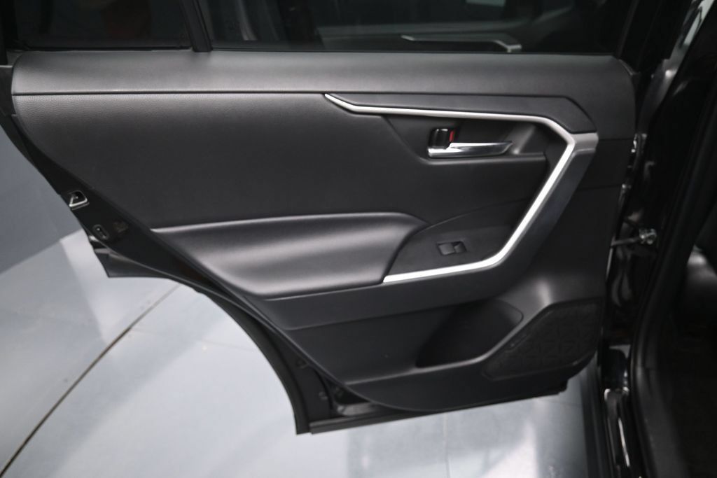 Used 2021 Toyota RAV4 XLE AWD/4WD image 28