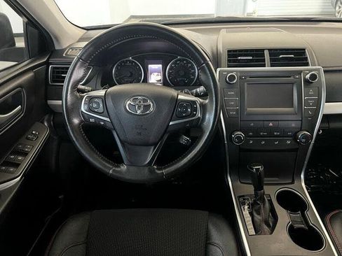Used 2016 Toyota Camry SE image 15