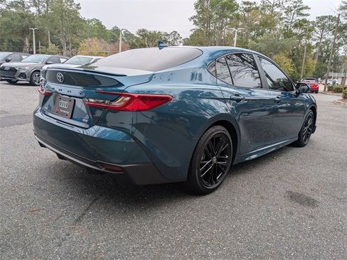 Used 2025 Toyota Camry SE image 2