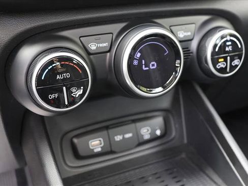 Certified 2026 Hyundai Venue SEL FWD image 19