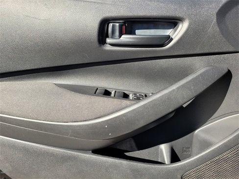 Used 2022 Toyota Corolla LE image 30