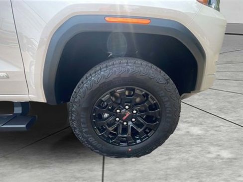 New 2026 GMC Canyon Elevation w/ Convenience Package image 22