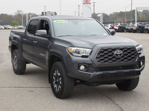 Used 2023 Toyota Tacoma TRD Off-Road image 23