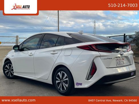 Used 2017 Toyota Prius Prime Premium FWD image 6