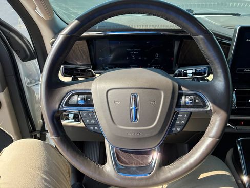 Used 2023 Lincoln Navigator 4WD image 11