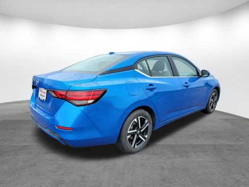Used 2025 Nissan Sentra SV FWD image 5