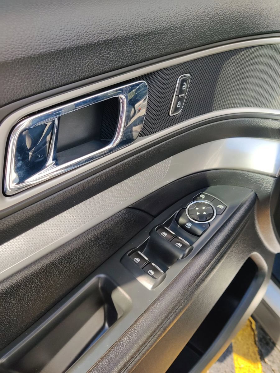 Used 2016 Ford Explorer XLT AWD/4WD image 22