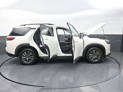 Used 2024 Nissan Pathfinder SV AWD/4WD image 46